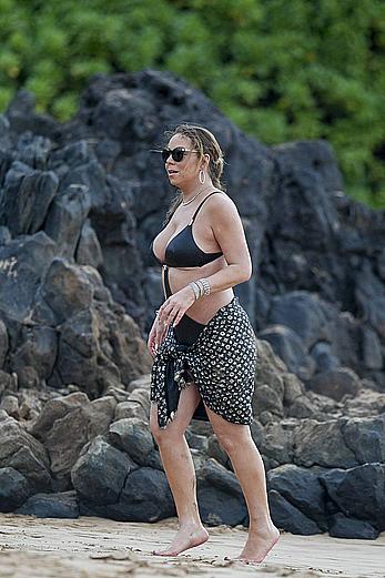 Mariah Carey nipple slip in bikini in Hawaii