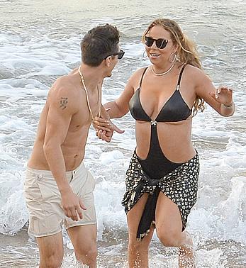 Mariah Carey nipple slip in bikini in Hawaii