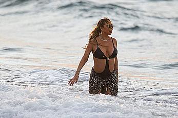 Mariah Carey nipple slip in bikini in Hawaii