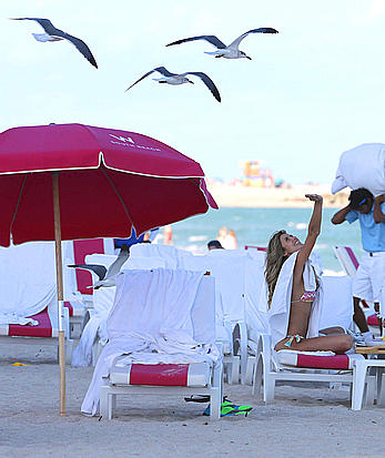 Martha Graeff wardrobe malfunction, shows her boobs at Miami Beach