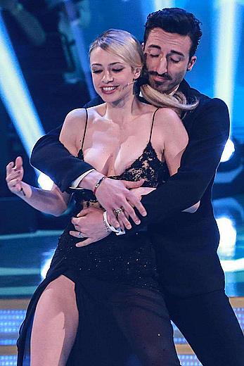 Martina Stella flashes her tits on Ballando con le Stelle (Dancing with the Stars)