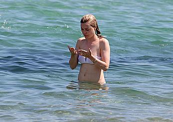 Melissa George pokies in white wet bikinii at a beach in St Tropez