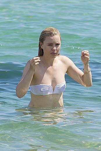 Melissa George pokies in white wet bikinii at a beach in St Tropez