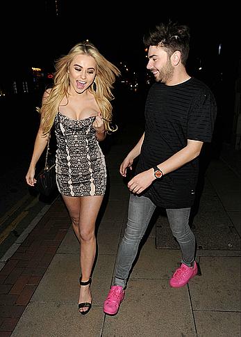 Drunk Melissa Reeves upskirt without pants in Manchester