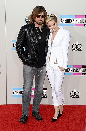 Miley Cyrus without bra under white jacket at 2013 American Music Awards