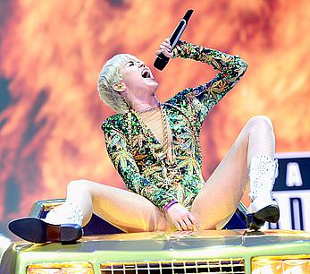 Miley Cyrus sexy performs at Rogers Arena in Vancouver