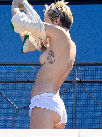 Miley Cyrus caught topless in Sydney