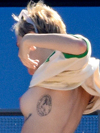 Miley Cyrus caught topless in Sydney