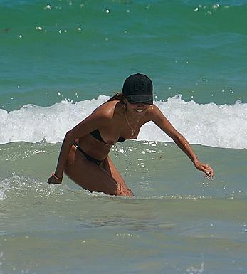 Patricia Contreras boob slip on the beach in Miami