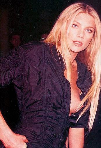 Peta Wilson tit slip paparazzi photos