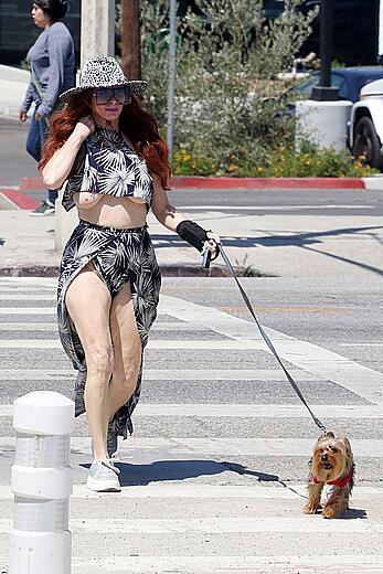 Phoebe Price underboobs while walking her beloved dog in Los Angeles