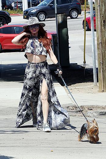 Phoebe Price underboobs while walking her beloved dog in Los Angeles