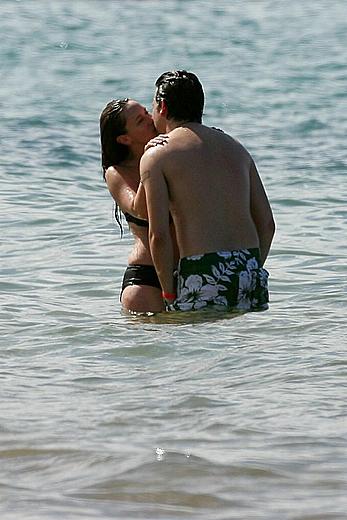 Jennifer Love Hewitt sexy on a beach