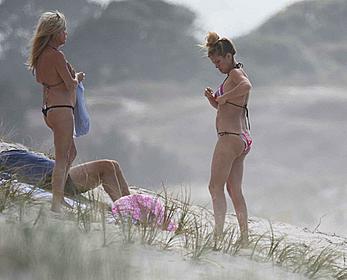 Milf celebrity Rachel Hunter in bikini in New Zealand