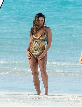 Ronda Rousey nude in body paint the SI photoshoot in Bahamas