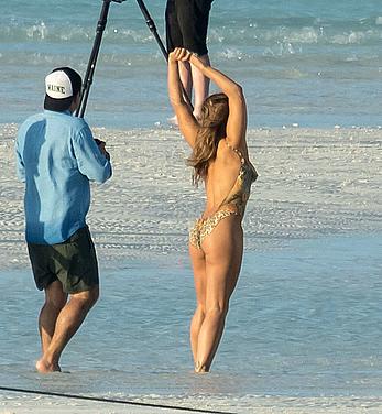 Ronda Rousey nude in body paint the SI photoshoot in Bahamas