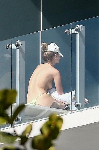 Roosmarijn de Kok sunbathing topless on her balcony in Miami