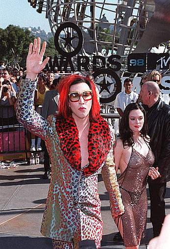 Rose McGowan nude boobs and ass under fully transparent dress at MTV Movie Awards 1998