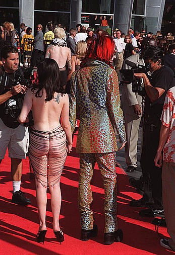 Rose McGowan nude boobs and ass under fully transparent dress at MTV Movie Awards 1998