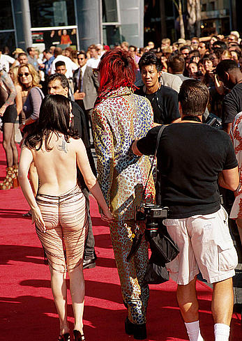 Rose McGowan nude boobs and ass under fully transparent dress at MTV Movie Awards 1998