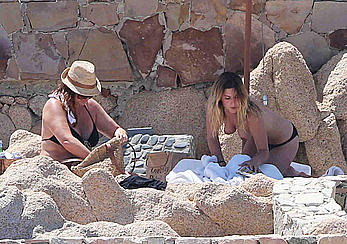 Rumer Willis and Tallulah Willis caught topless in Cabo San Lucas