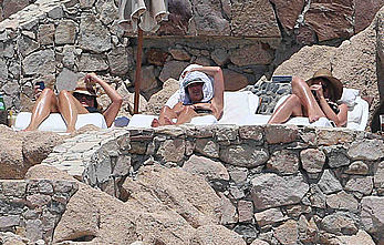 Rumer Willis and Tallulah Willis caught topless in Cabo San Lucas