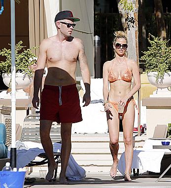 Sarah Harding sexy in bikini poolside in Las Vegas