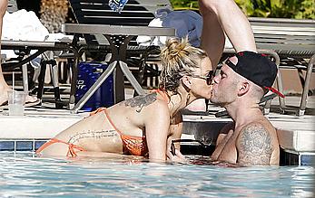 Sarah Harding sexy in bikini poolside in Las Vegas