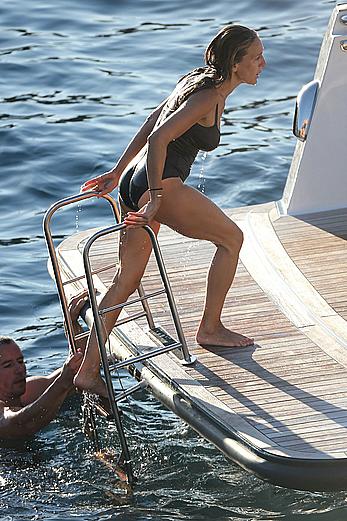 Sarah Jessica Parker in a swimsuit on a beach & yacht in Ibiza