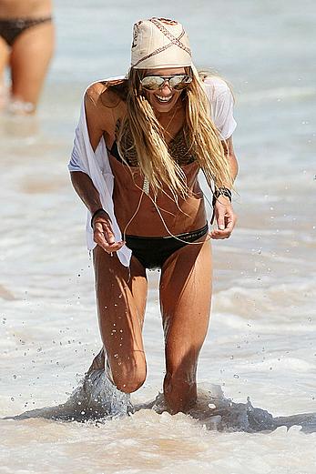 Sharni Vinson enjoying a day at the beach in Sydney