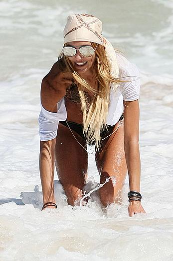 Sharni Vinson enjoying a day at the beach in Sydney