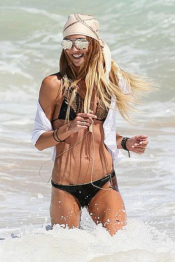 Sharni Vinson enjoying a day at the beach in Sydney