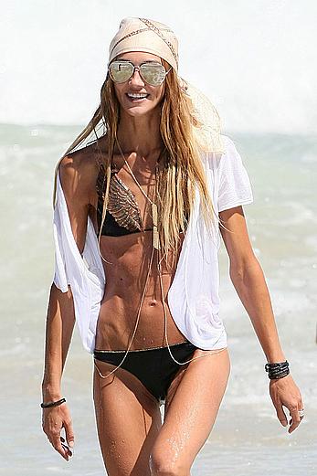 Sharni Vinson enjoying a day at the beach in Sydney