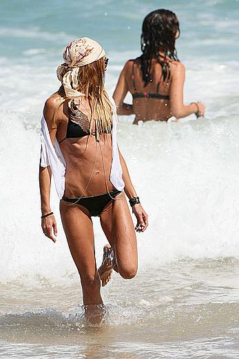 Sharni Vinson enjoying a day at the beach in Sydney