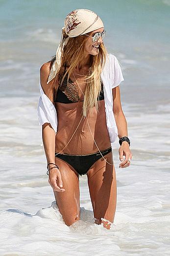 Sharni Vinson enjoying a day at the beach in Sydney