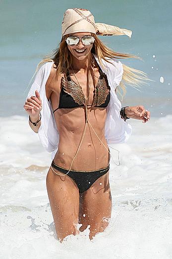 Sharni Vinson enjoying a day at the beach in Sydney