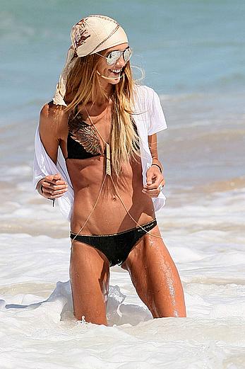 Sharni Vinson enjoying a day at the beach in Sydney