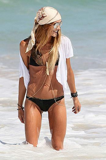 Sharni Vinson enjoying a day at the beach in Sydney