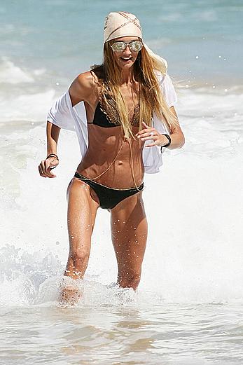 Sharni Vinson enjoying a day at the beach in Sydney