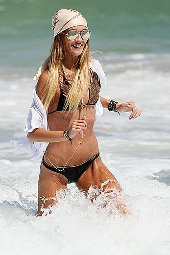 Sharni Vinson enjoying a day at the beach in Sydney