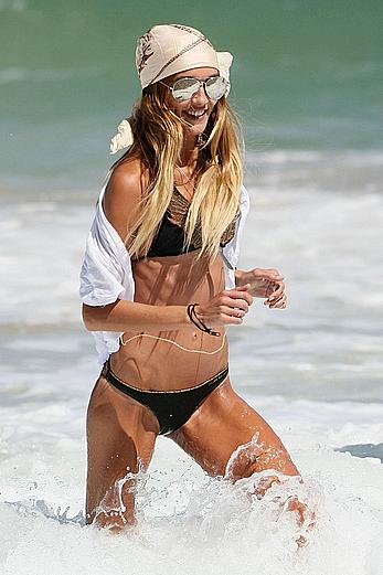 Sharni Vinson enjoying a day at the beach in Sydney