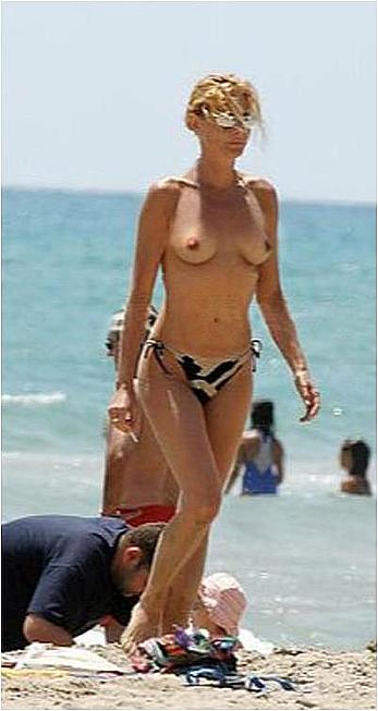 Spanish actress Belen Rueda topless on a beach paparazzi photos