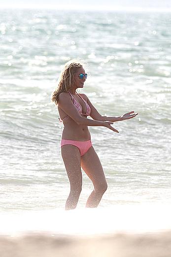 Stephanie Mcintosh in pink bikini candids