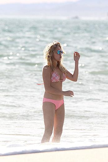 Stephanie Mcintosh in pink bikini candids