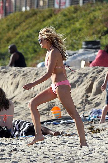 Stephanie Mcintosh in pink bikini candids