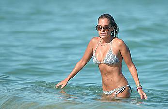 Sylvie Van der Vaart sexy in bikini in Saint-Tropez