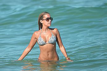 Sylvie Van der Vaart sexy in bikini in Saint-Tropez