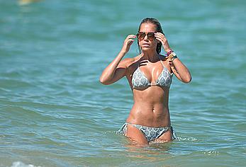 Sylvie Van der Vaart sexy in bikini in Saint-Tropez