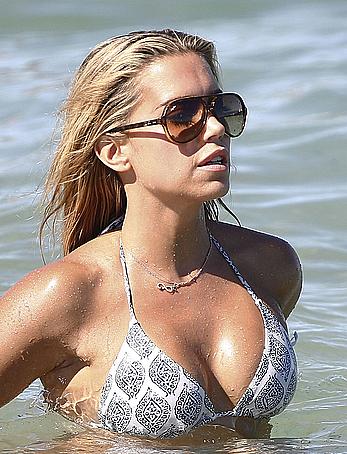 Sylvie Van der Vaart sexy in bikini in Saint-Tropez