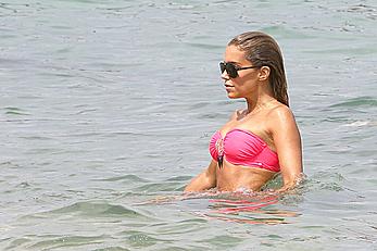 Sylvie van der Vaart sexy in pink in Saint-Tropez